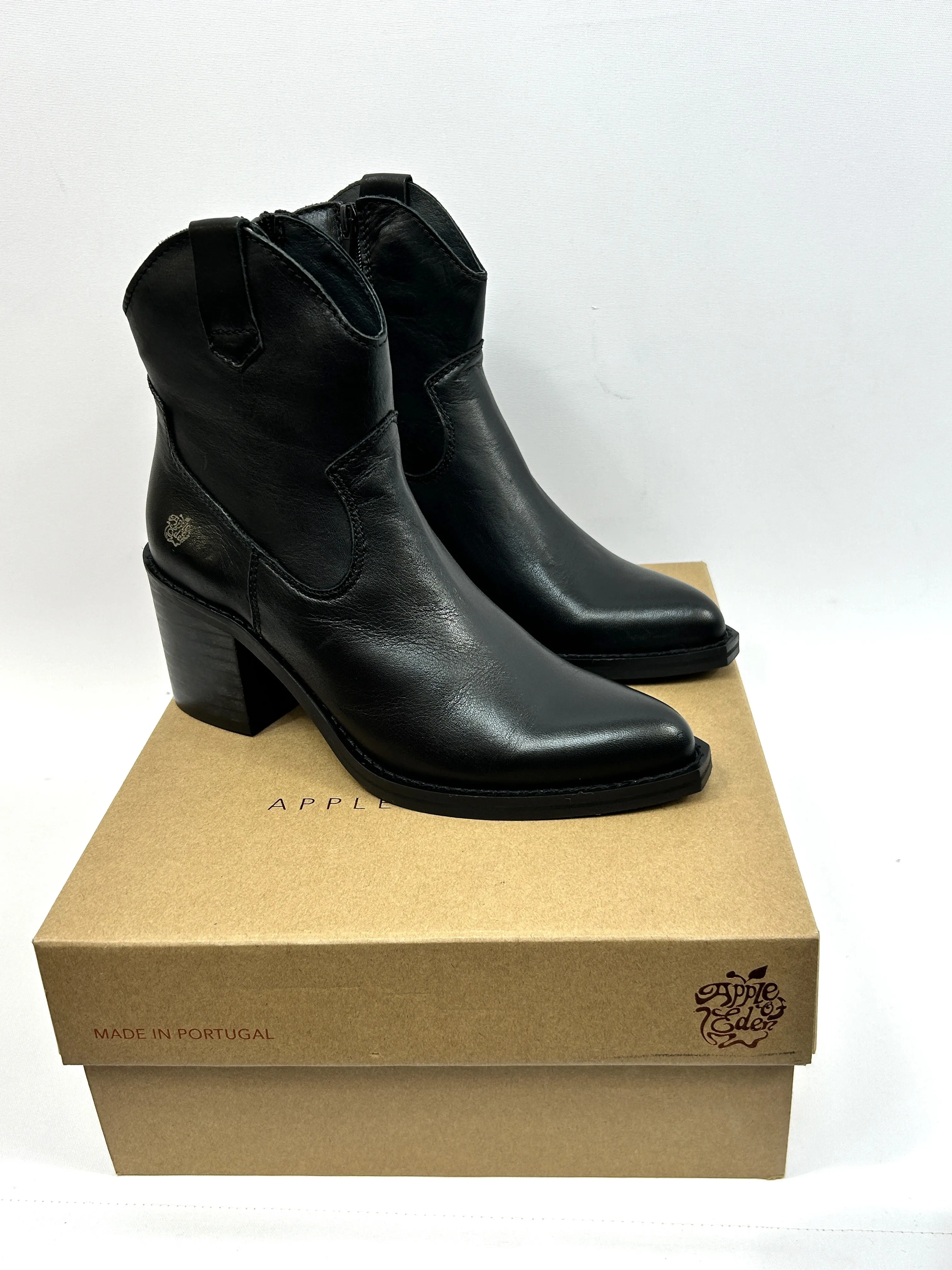 APPLE OF EDEN Black Cowboy Boots