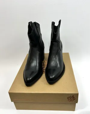 APPLE OF EDEN Black Cowboy Boots