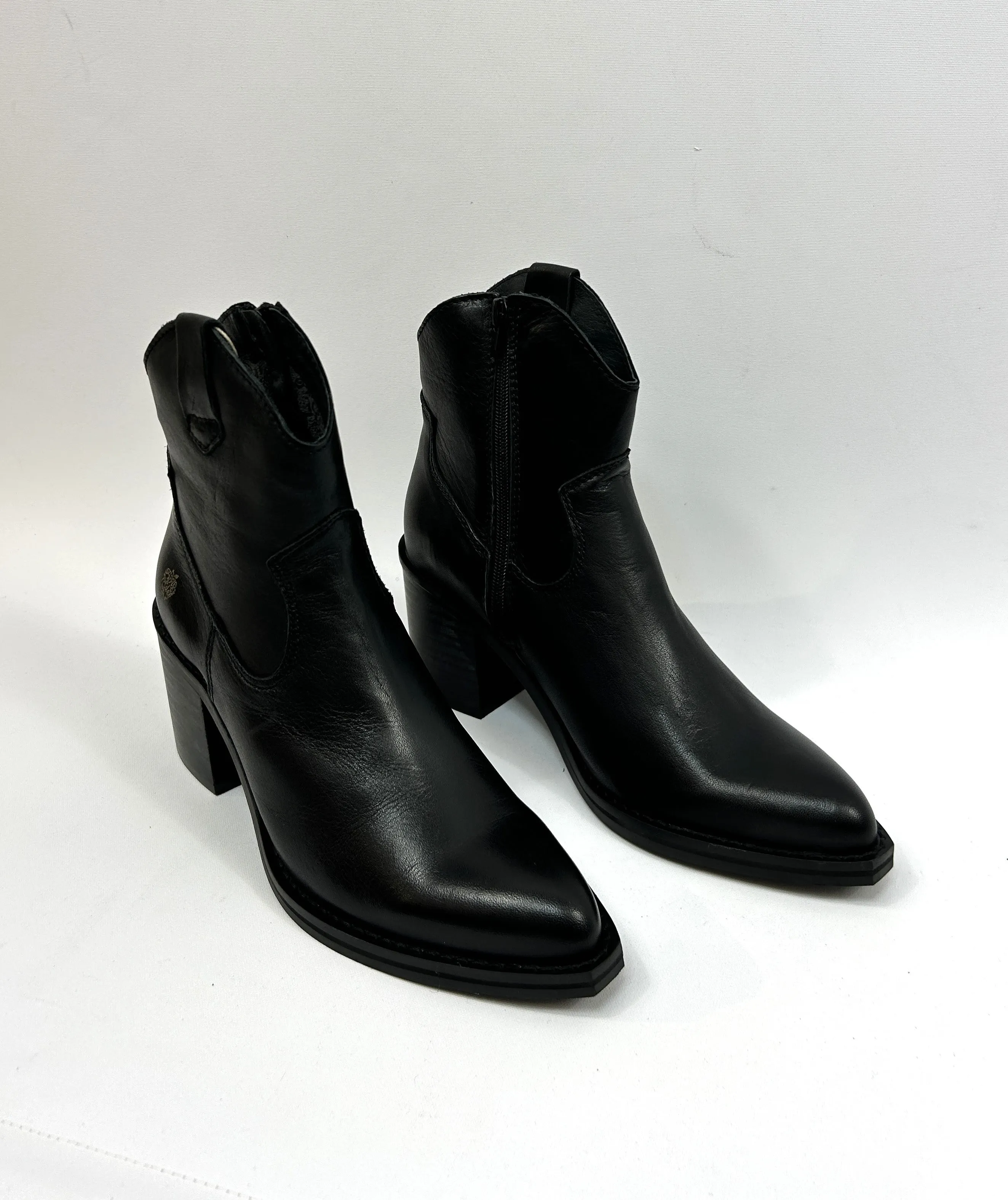 APPLE OF EDEN Black Cowboy Boots