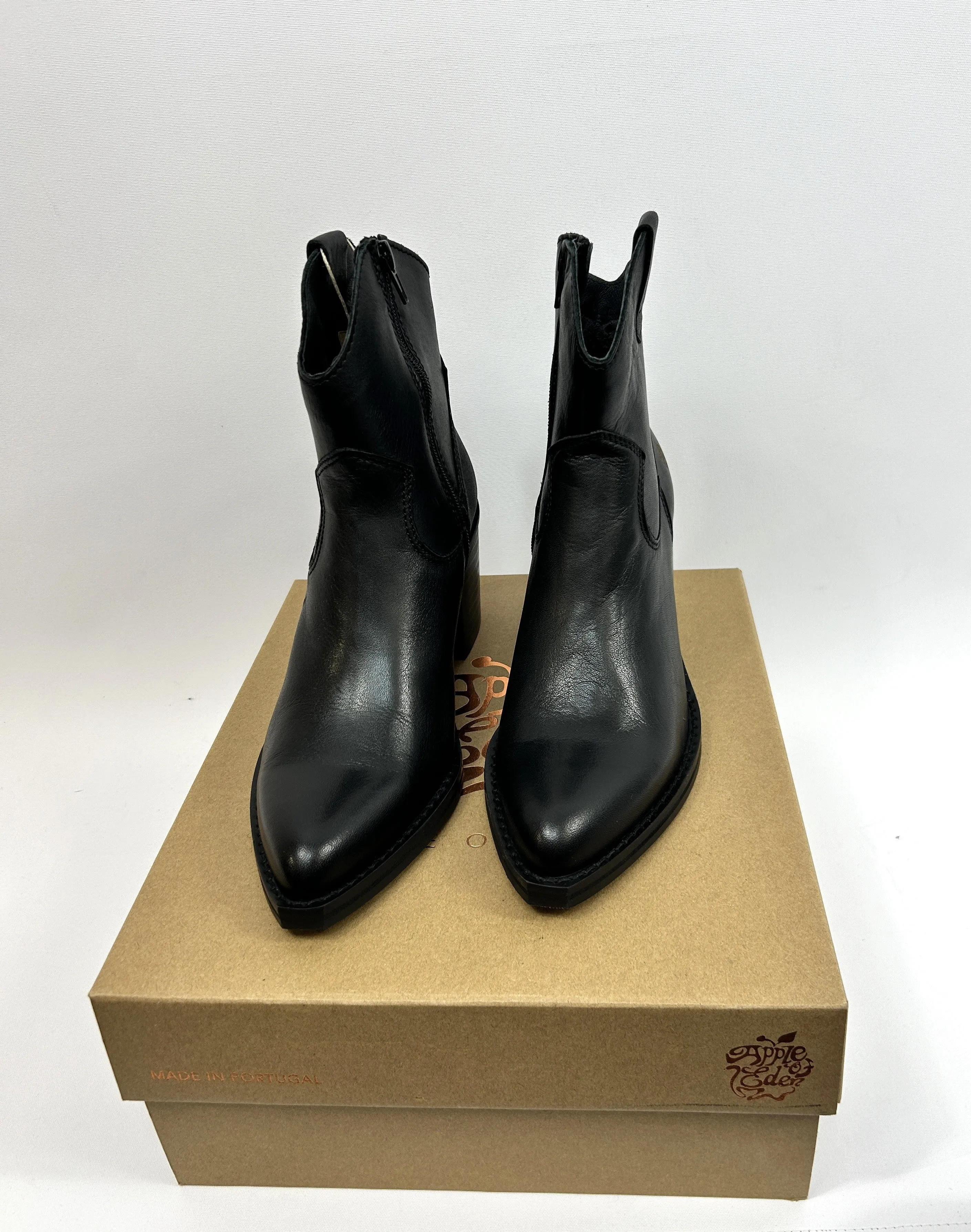 APPLE OF EDEN Black Cowboy Boots