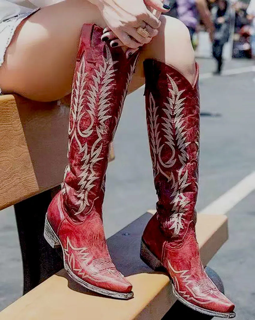 elveswallet Low-heeled vintage embroidered boots