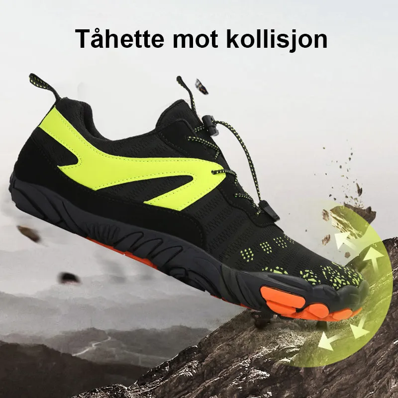 Light and ventilated hiking boots