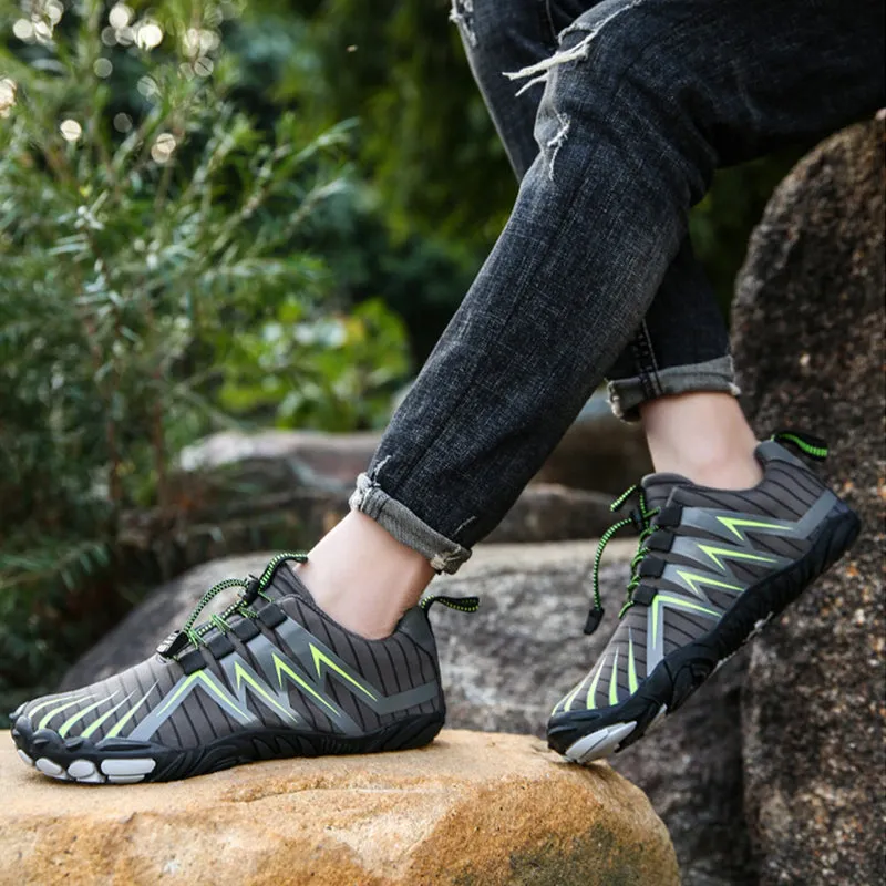 Light and ventilated hiking boots