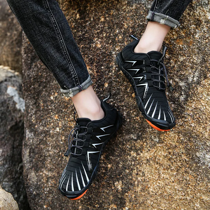 Light and ventilated hiking boots