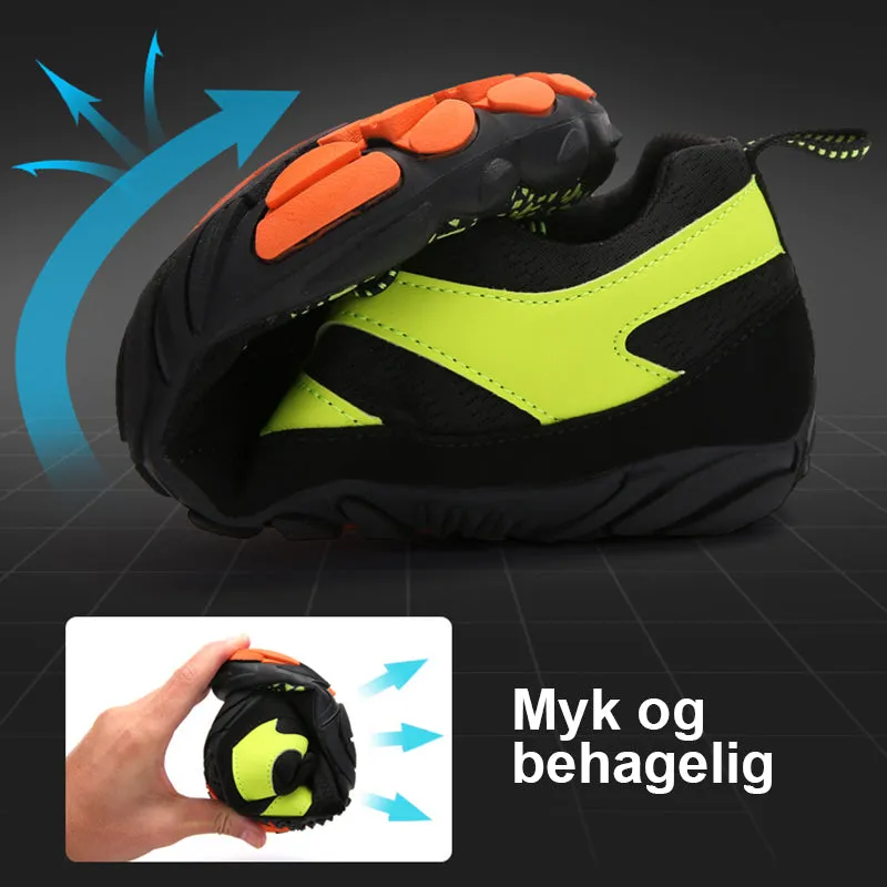 Light and ventilated hiking boots