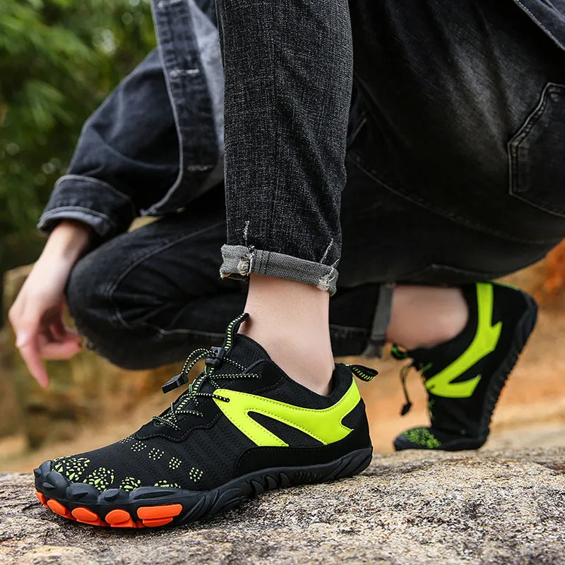 Light and ventilated hiking boots