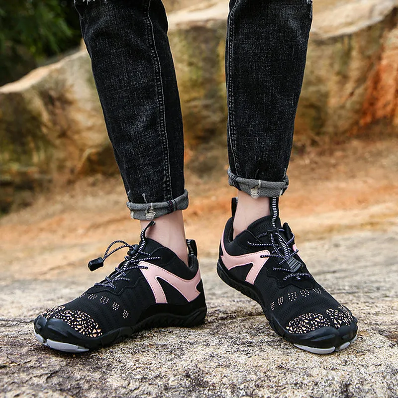 Light and ventilated hiking boots