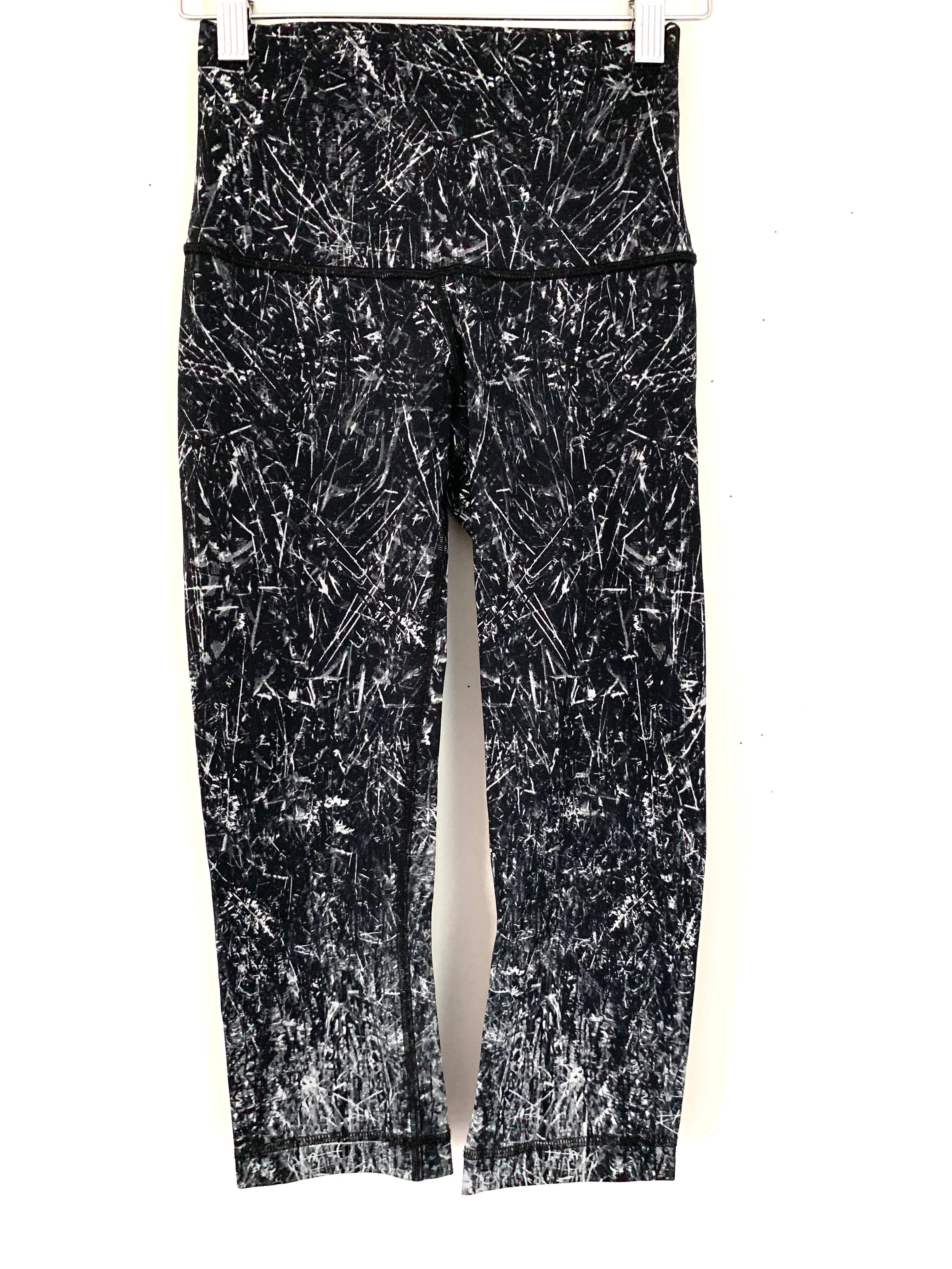 Lululemon Black Fleck Crop Legging- Size 4 (Inseam 18”)