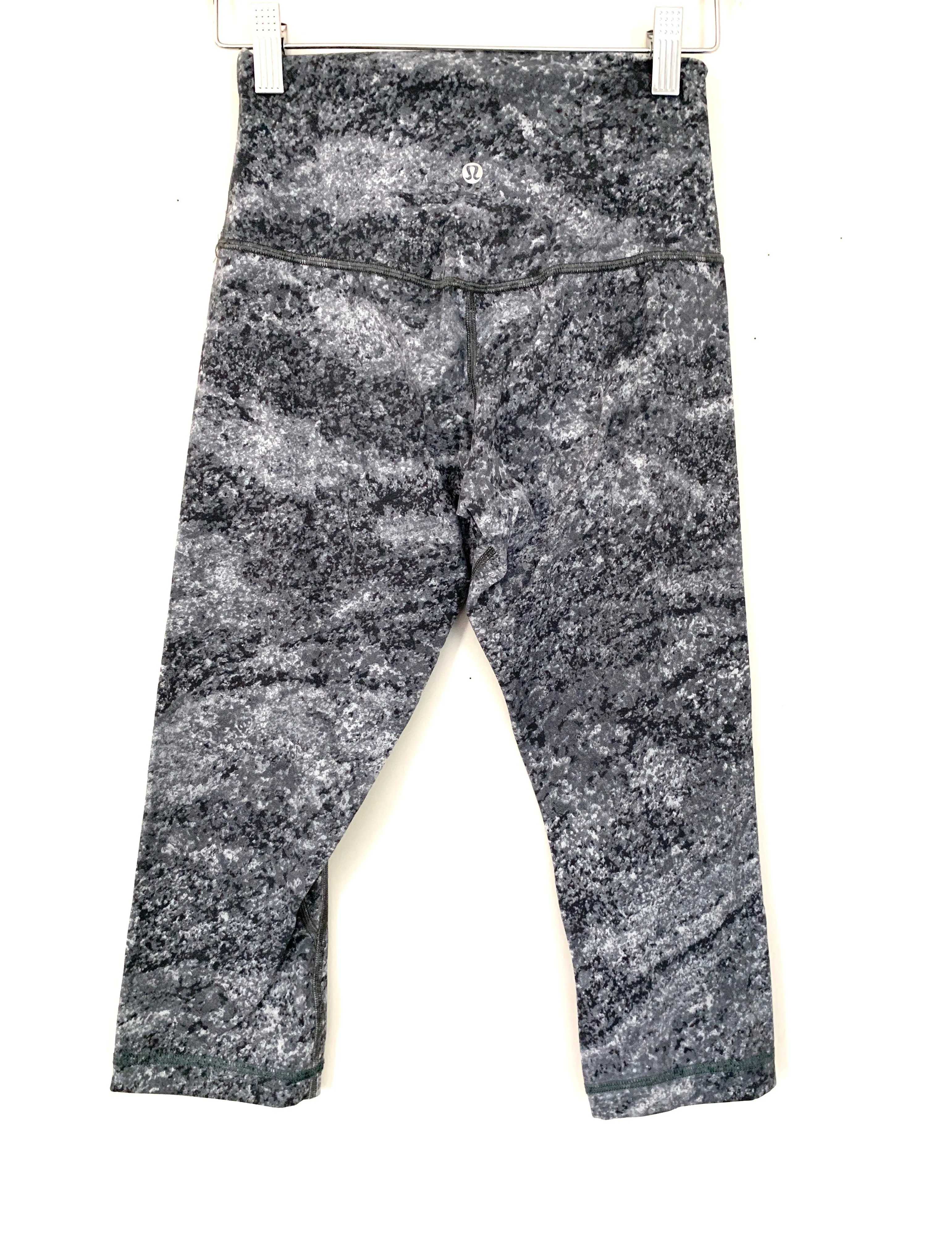 Lululemon Grey Patterned Crop Legging- Size 4 (Inseam 18”)