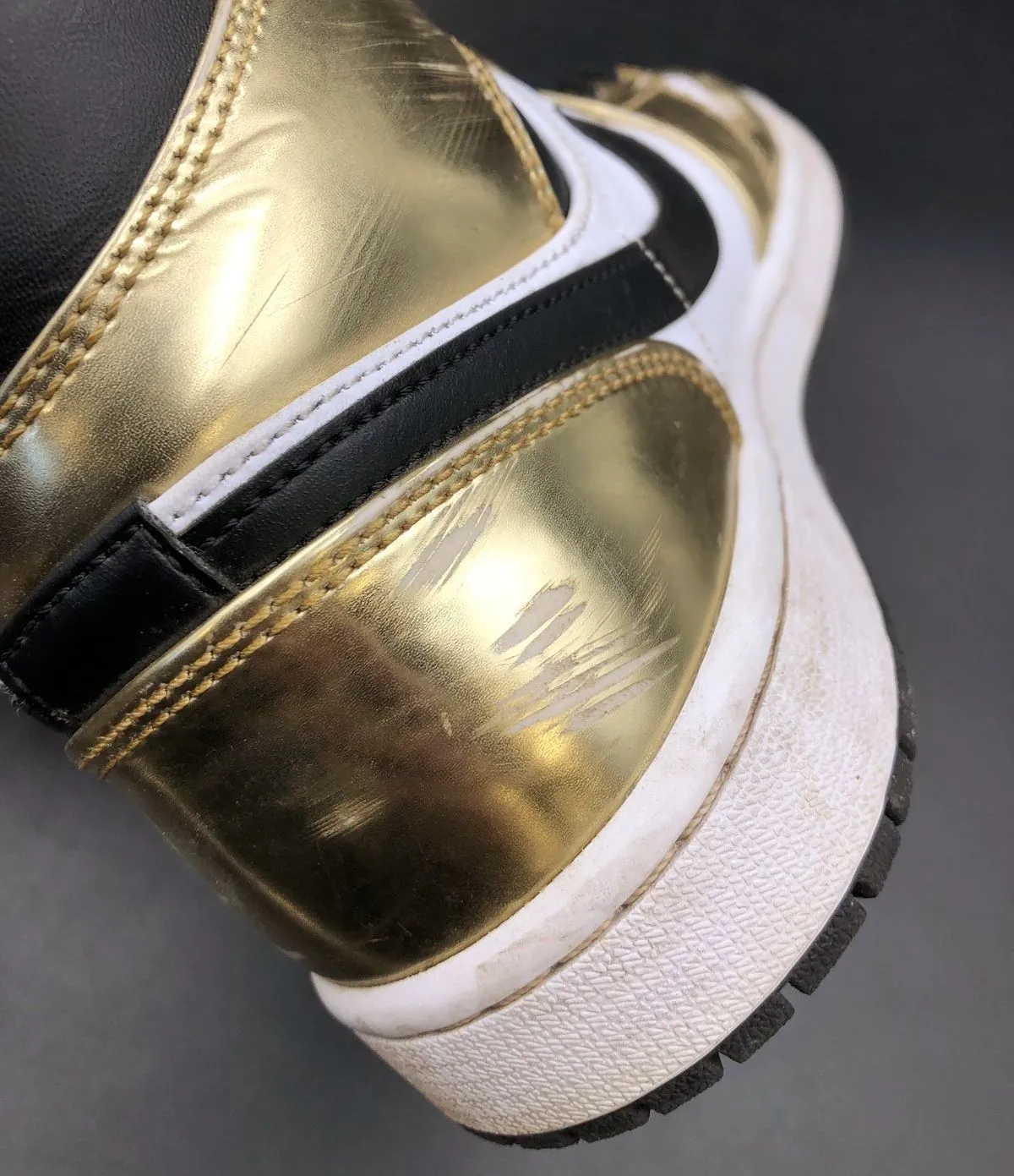 Nike Jordan 1 Mid SE Men's 'Metallic Gold' White/Black Sneakers - Sz 8.5 ( COA)
