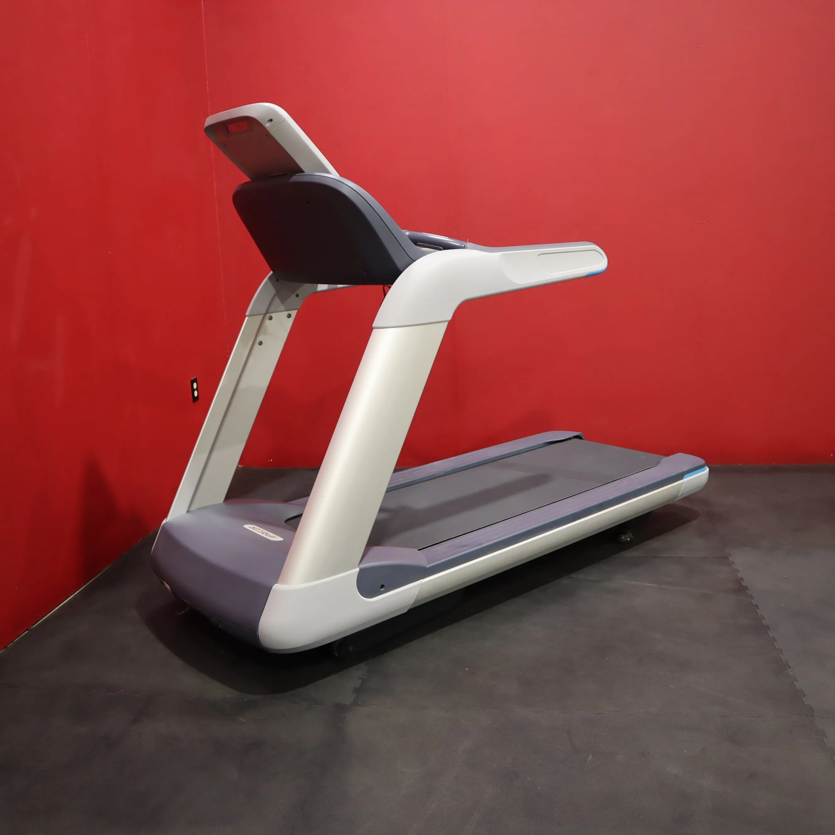 Precor TRM 835 Treadmill w/P30 Console (Refurbished) *FREE SHIPPING*