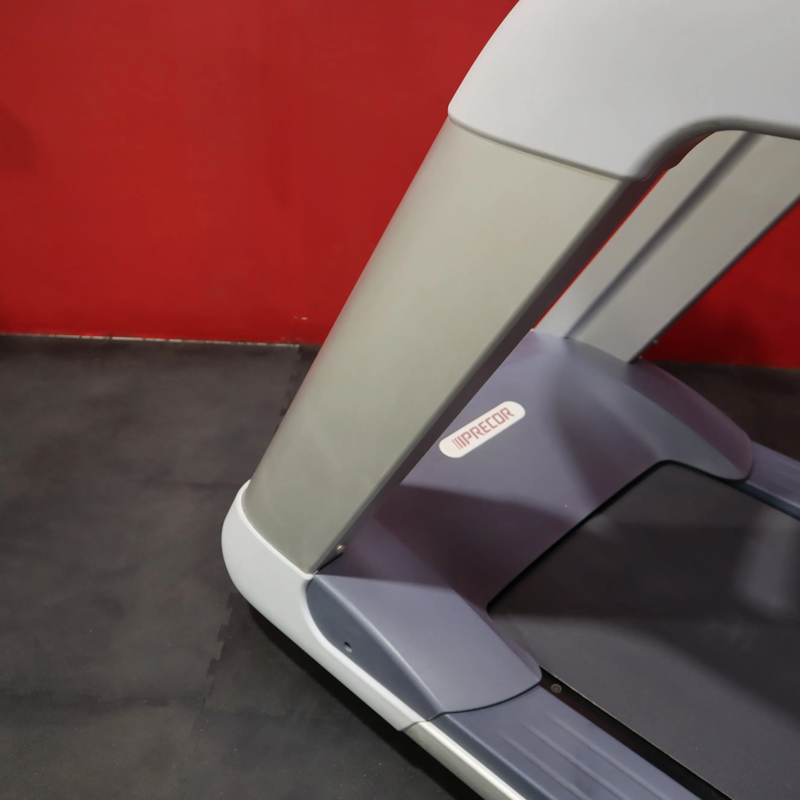 Precor TRM 835 Treadmill w/P30 Console (Refurbished) *FREE SHIPPING*