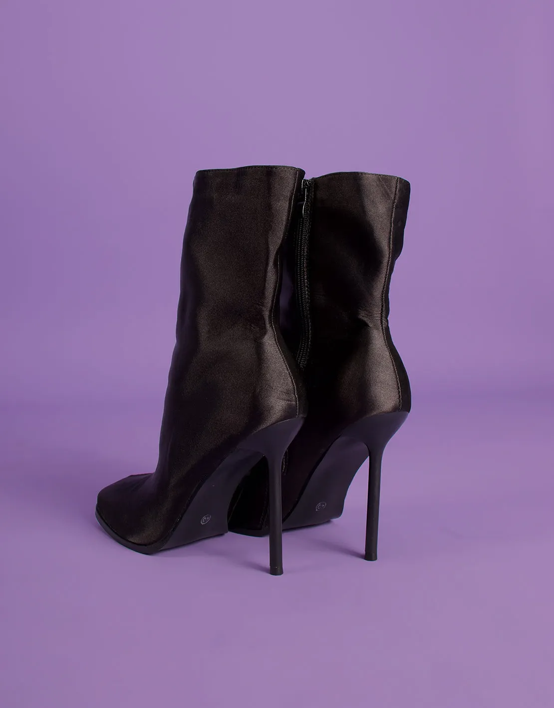 Square toe heeled sock boots