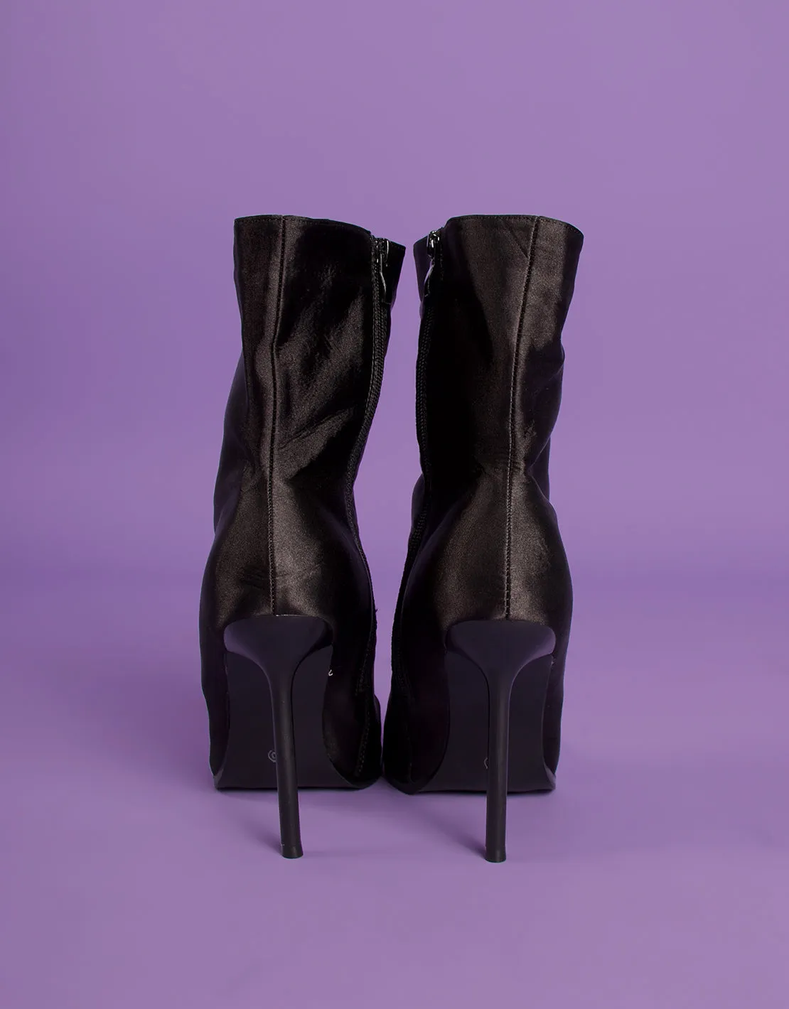 Square toe heeled sock boots