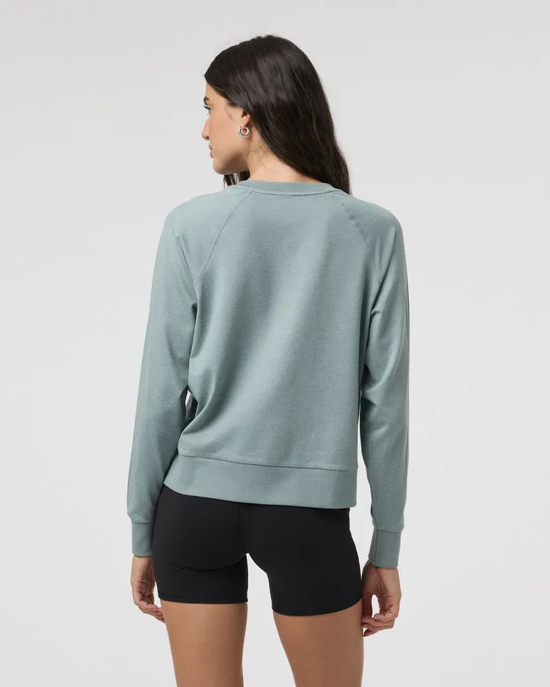 Vuori Long Sleeve Halo Crew - VINTAGE PISTACHIO